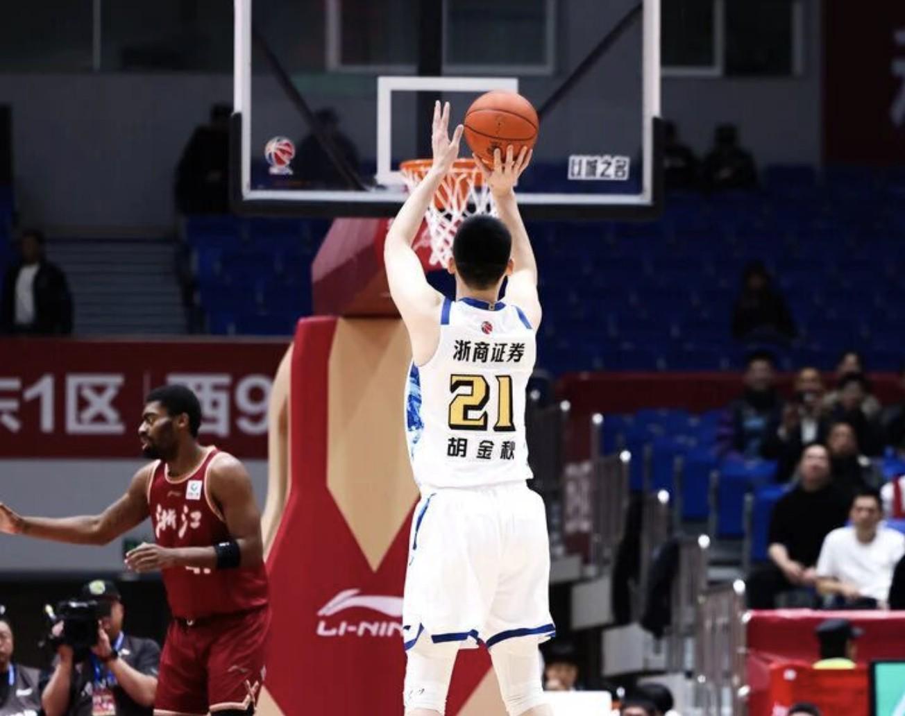 乐鱼体育-胡金秋超越陶汉林，升至CBA历史篮板榜第8位